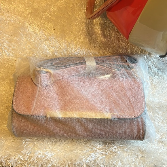 Mezon Handbag - Picture 9 of 10